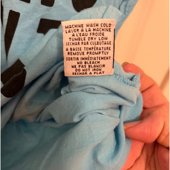 Spark in the Dark Size S “Democrats Know How to Party” T-Shirt - Picture 2 of 4